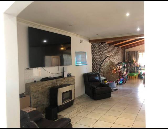 4 BEDROOM HOUSE FOR SALE IN ALBEMARLE